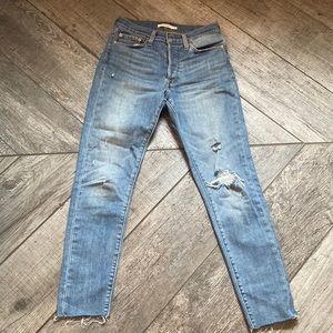 Women’s Levi Wedgie Skinny jeans with distressing and raw hem